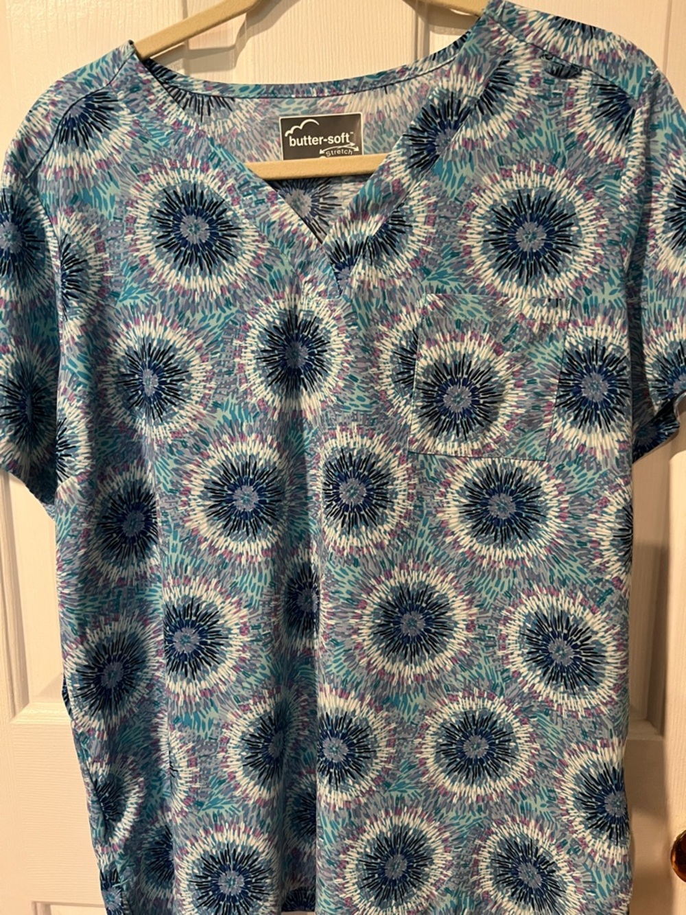 Butter-Soft V-Neck Floral Burst scrub Top - Blue/Turquoise size L